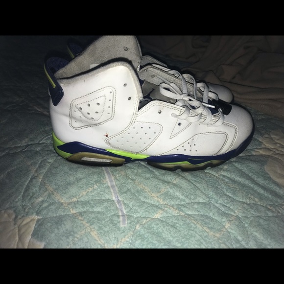 Shoes - Picture 5 of 8